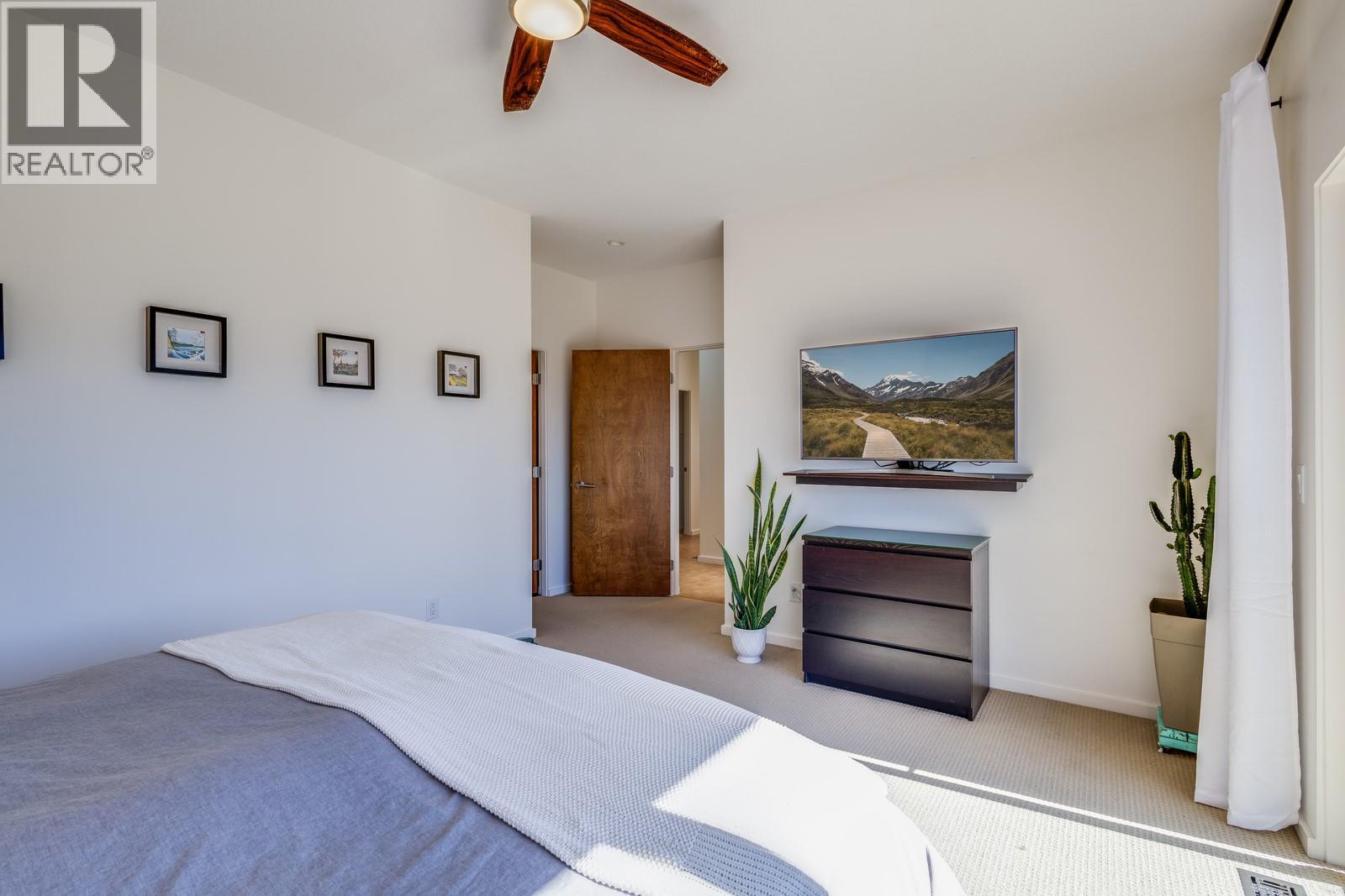 Picture for 1040 Henderson  Drive https://www.cirrealty.ca/reb/bc/9/10364009_29.jpg