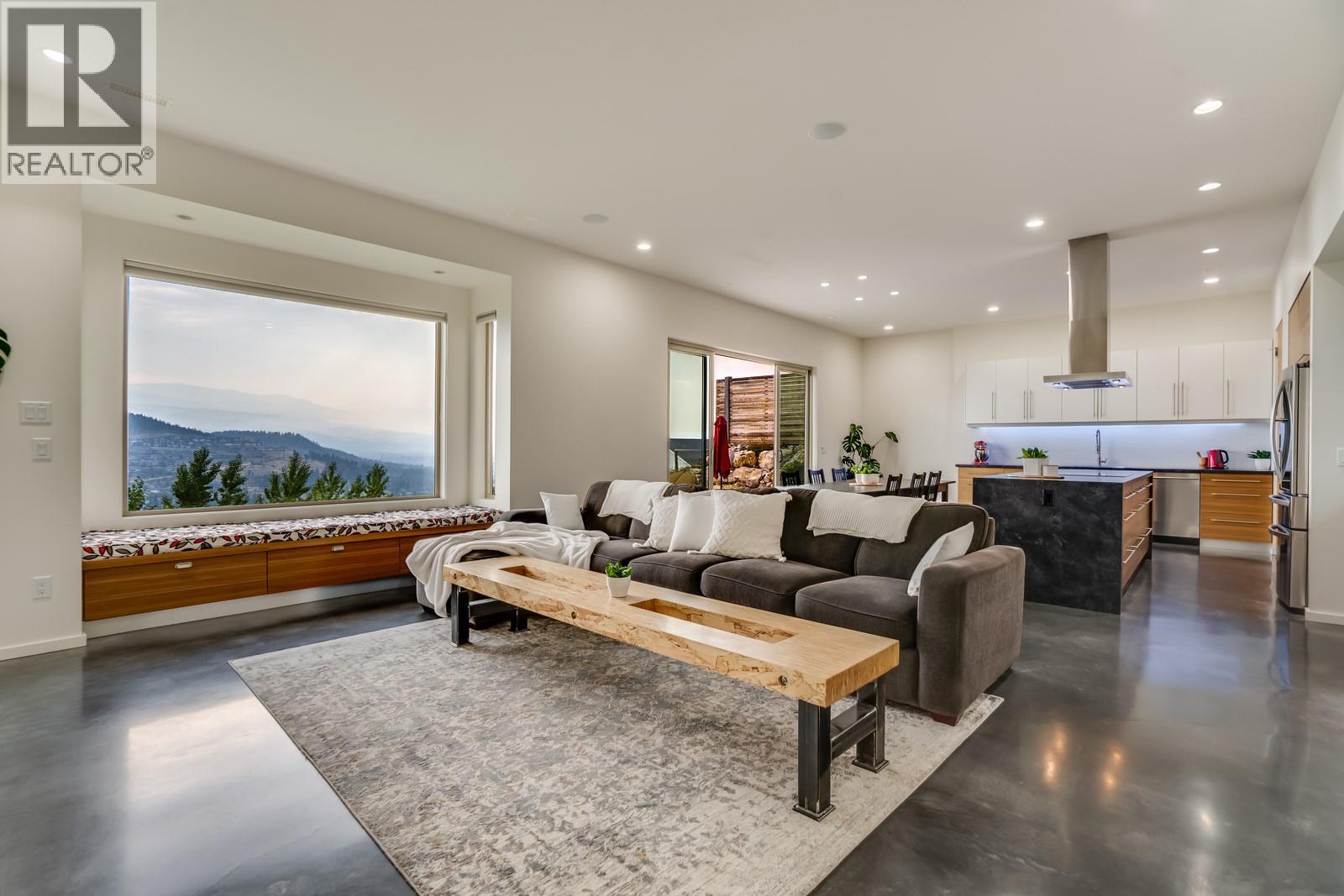 Picture for 1040 Henderson  Drive https://www.cirrealty.ca/reb/bc/9/10364009_3.jpg