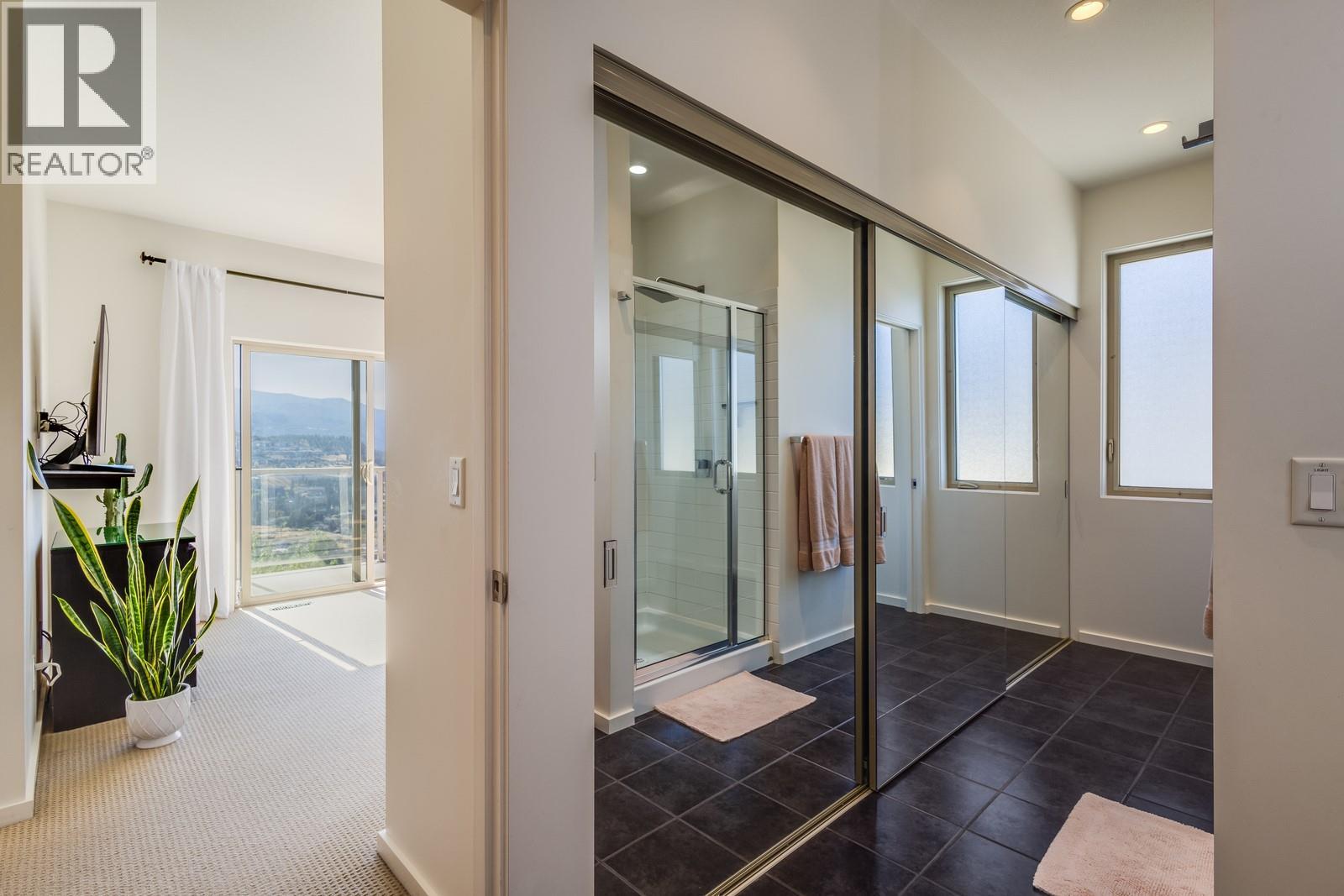 Picture for 1040 Henderson  Drive https://www.cirrealty.ca/reb/bc/9/10364009_30.jpg