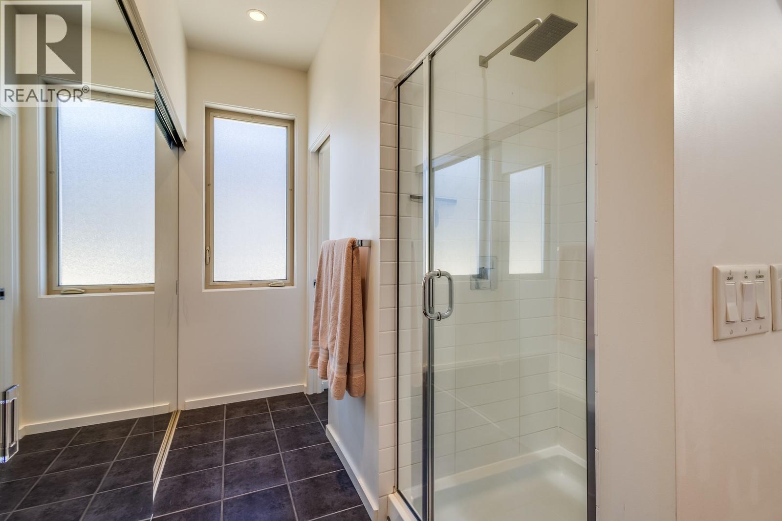 Picture for 1040 Henderson  Drive https://www.cirrealty.ca/reb/bc/9/10364009_32.jpg