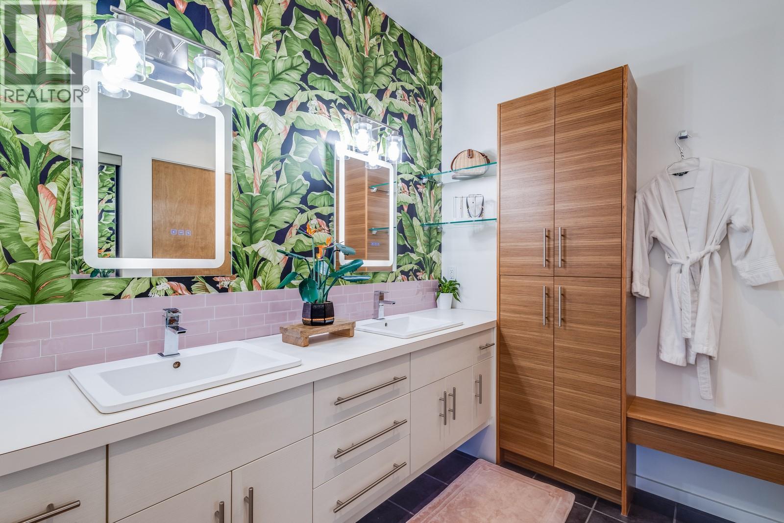 Picture for 1040 Henderson  Drive https://www.cirrealty.ca/reb/bc/9/10364009_33.jpg