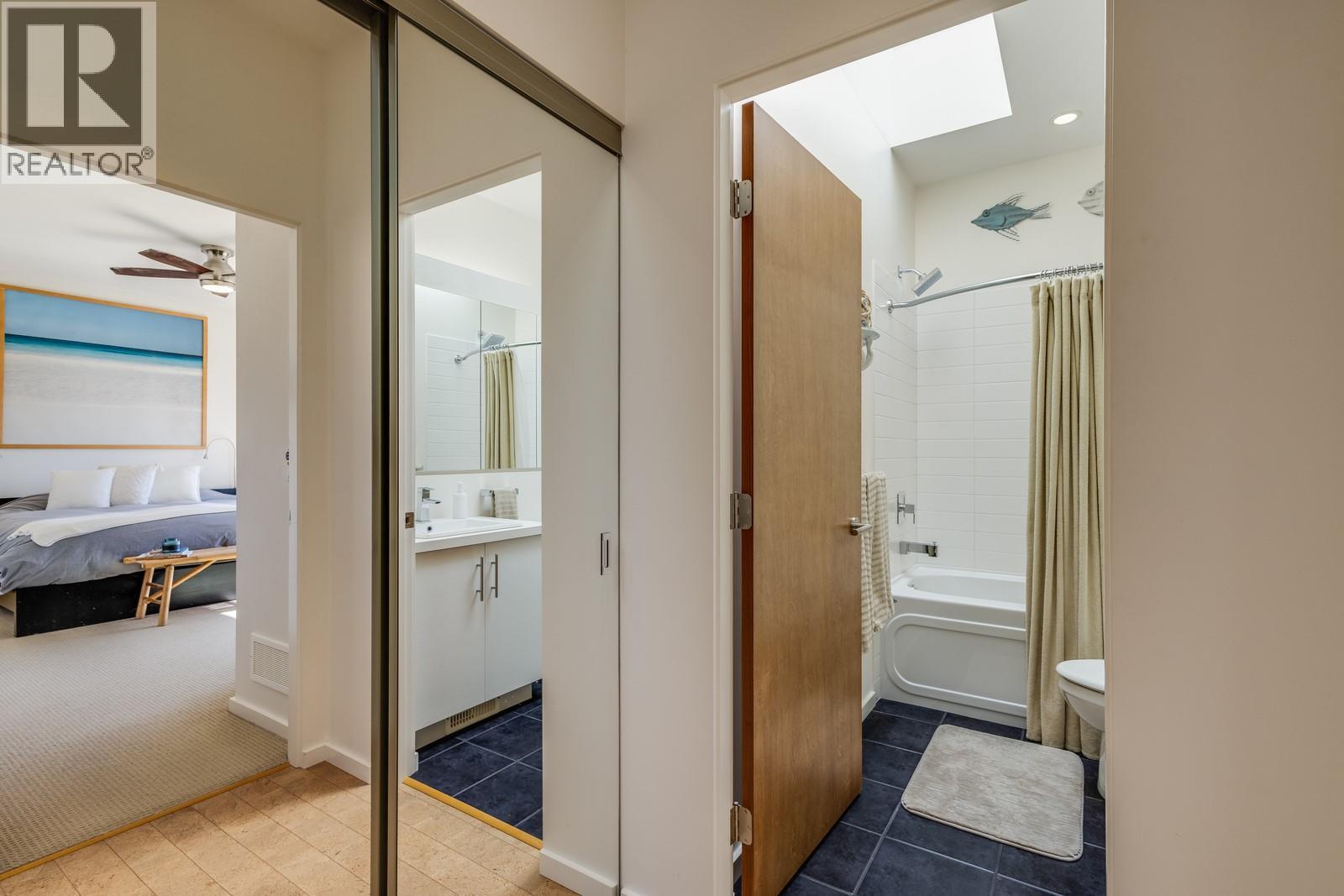 Picture for 1040 Henderson  Drive https://www.cirrealty.ca/reb/bc/9/10364009_39.jpg