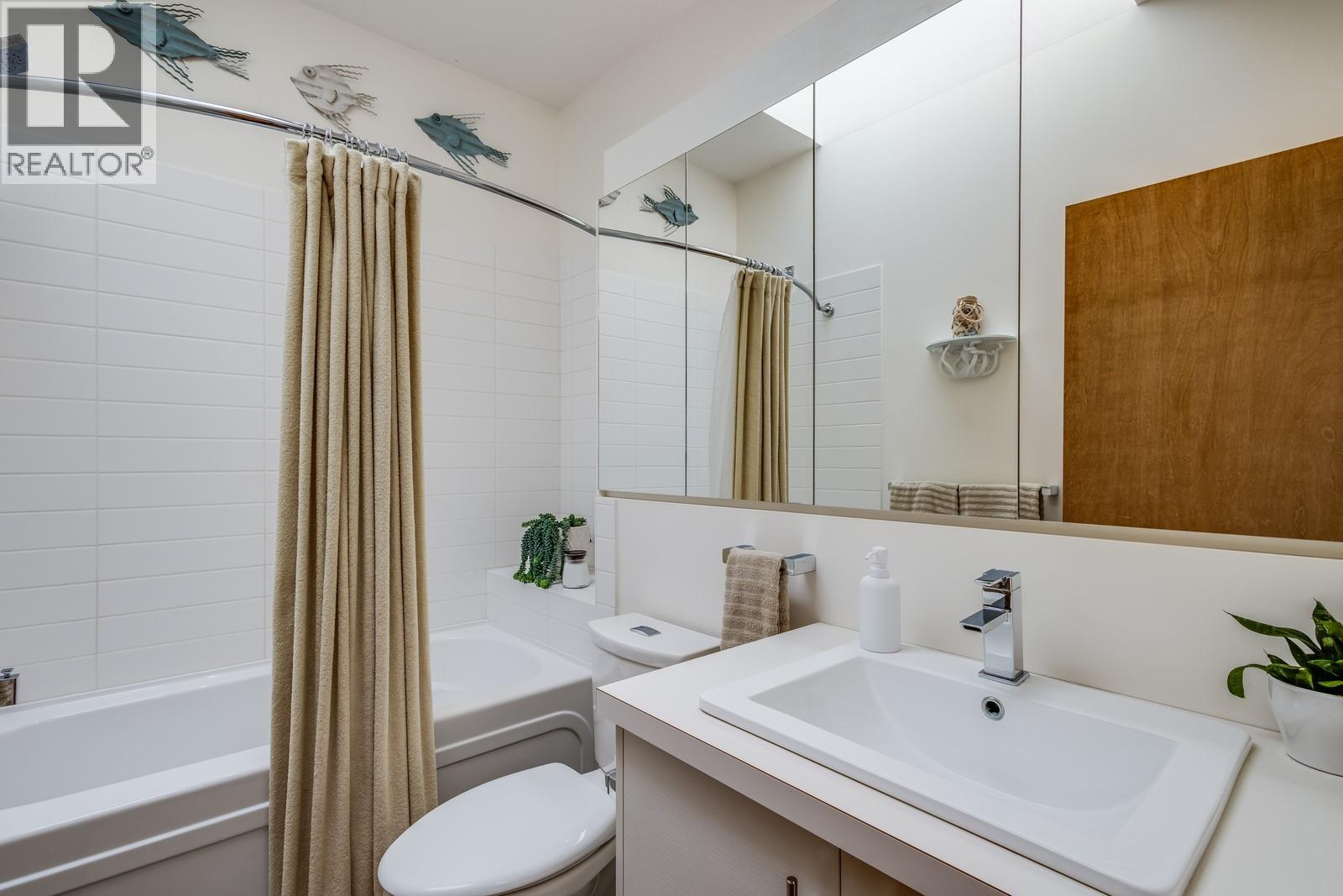 Picture for 1040 Henderson  Drive https://www.cirrealty.ca/reb/bc/9/10364009_40.jpg
