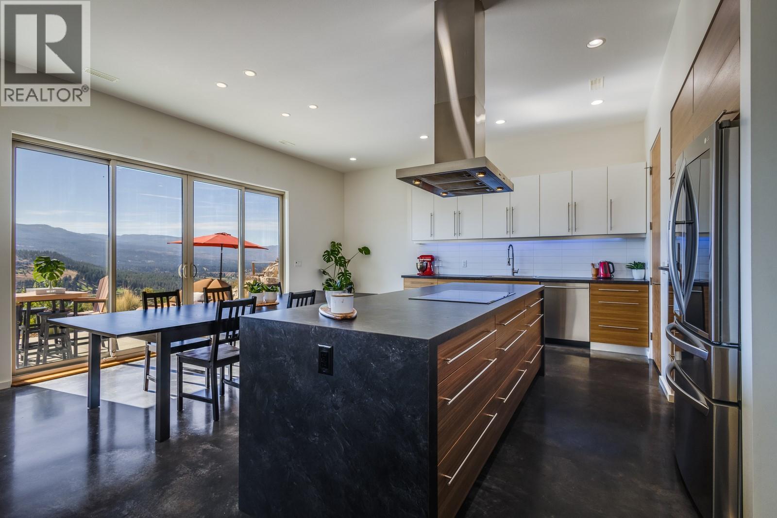 Picture for 1040 Henderson  Drive https://www.cirrealty.ca/reb/bc/9/10364009_44.jpg