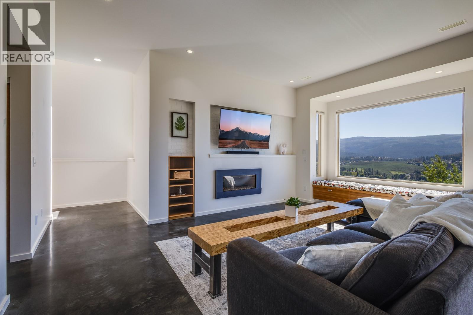 Picture for 1040 Henderson  Drive https://www.cirrealty.ca/reb/bc/9/10364009_46.jpg