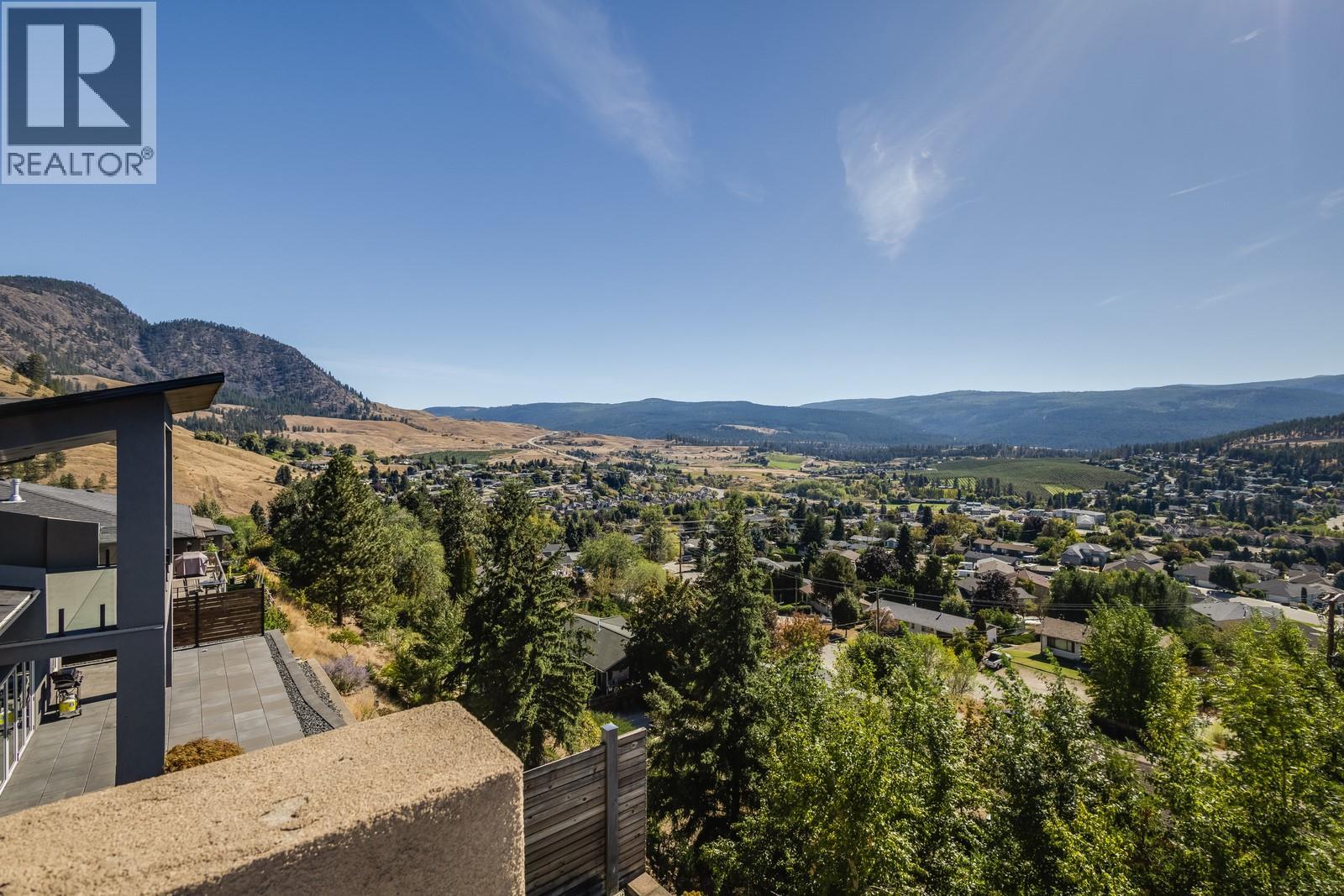 Picture for 1040 Henderson  Drive https://www.cirrealty.ca/reb/bc/9/10364009_50.jpg
