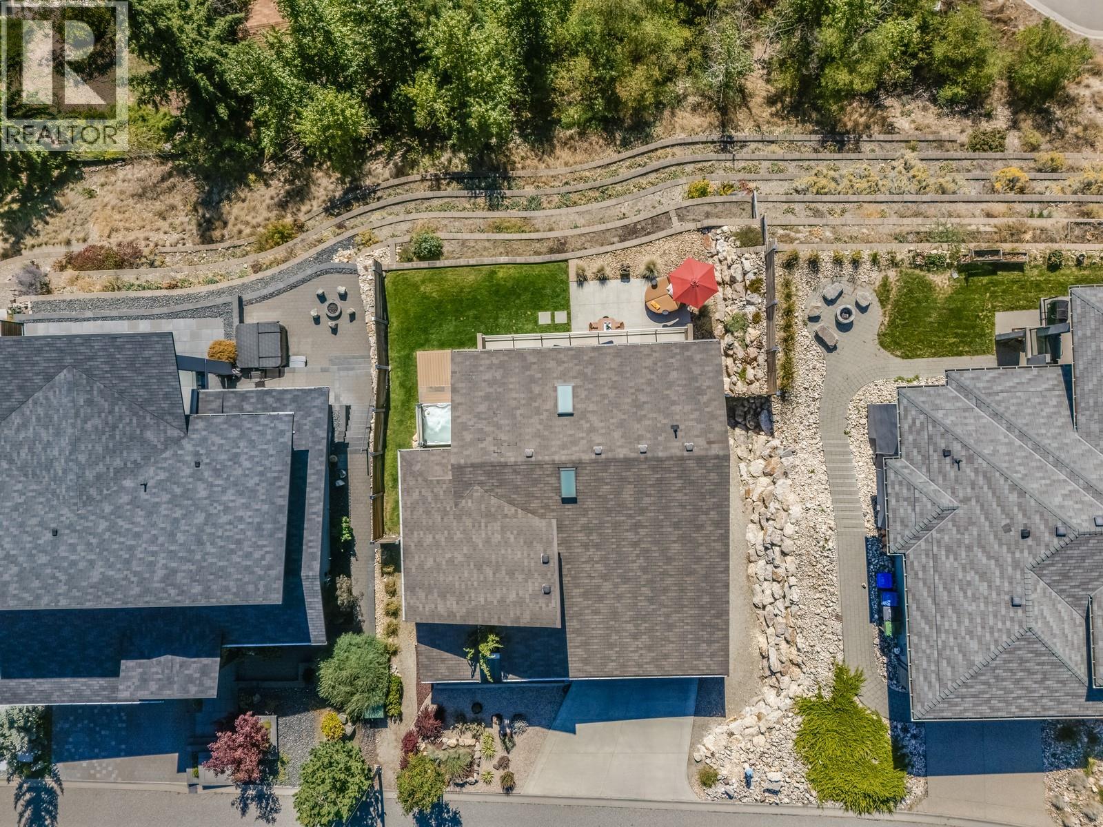 Picture for 1040 Henderson  Drive https://www.cirrealty.ca/reb/bc/9/10364009_54.jpg