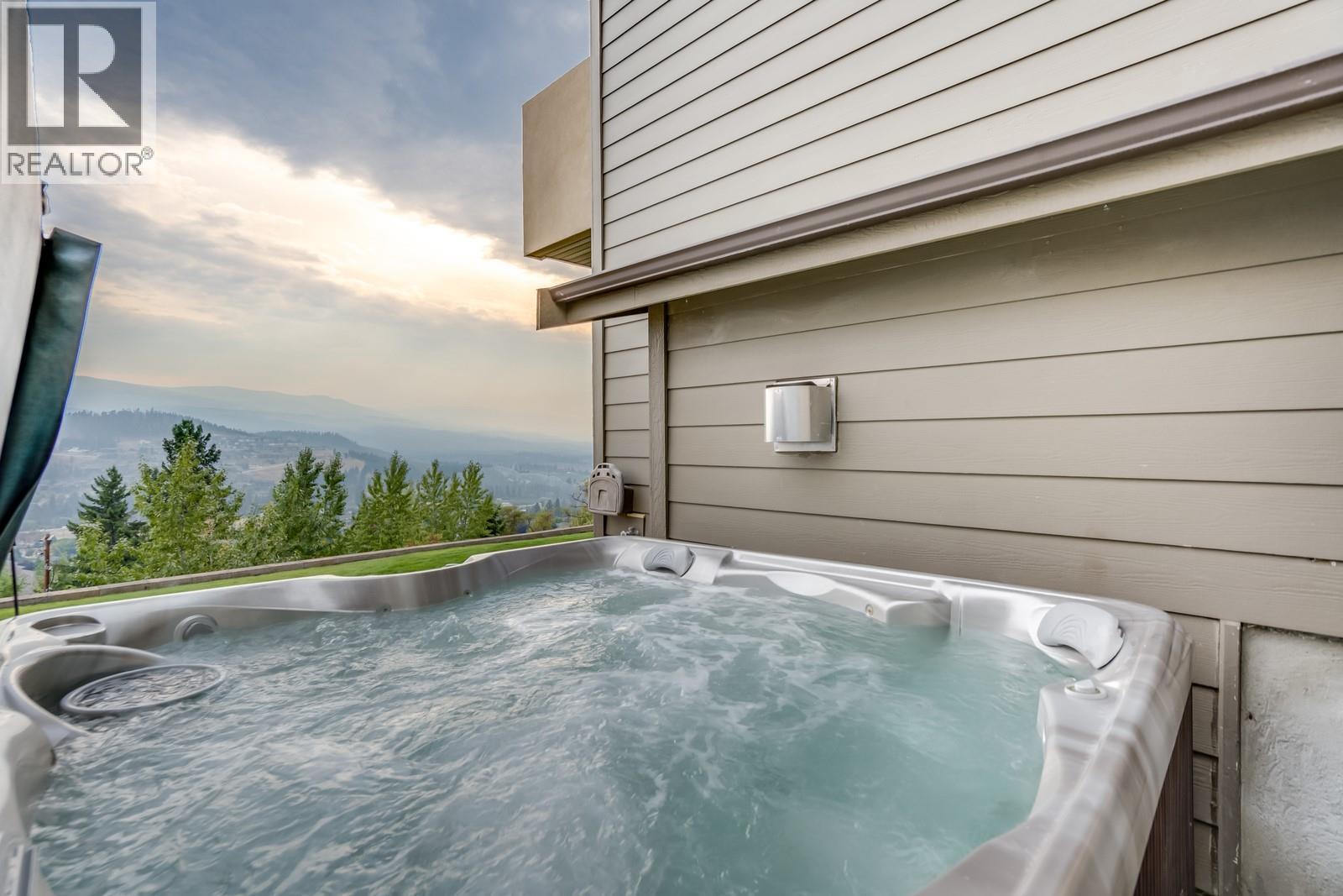 Picture for 1040 Henderson  Drive https://www.cirrealty.ca/reb/bc/9/10364009_8.jpg