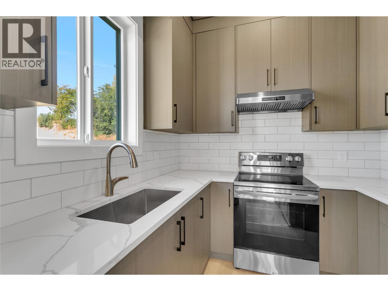 Picture for 1176 Hume  Avenue https://www.cirrealty.ca/reb/bc/9/10364109_10.jpg