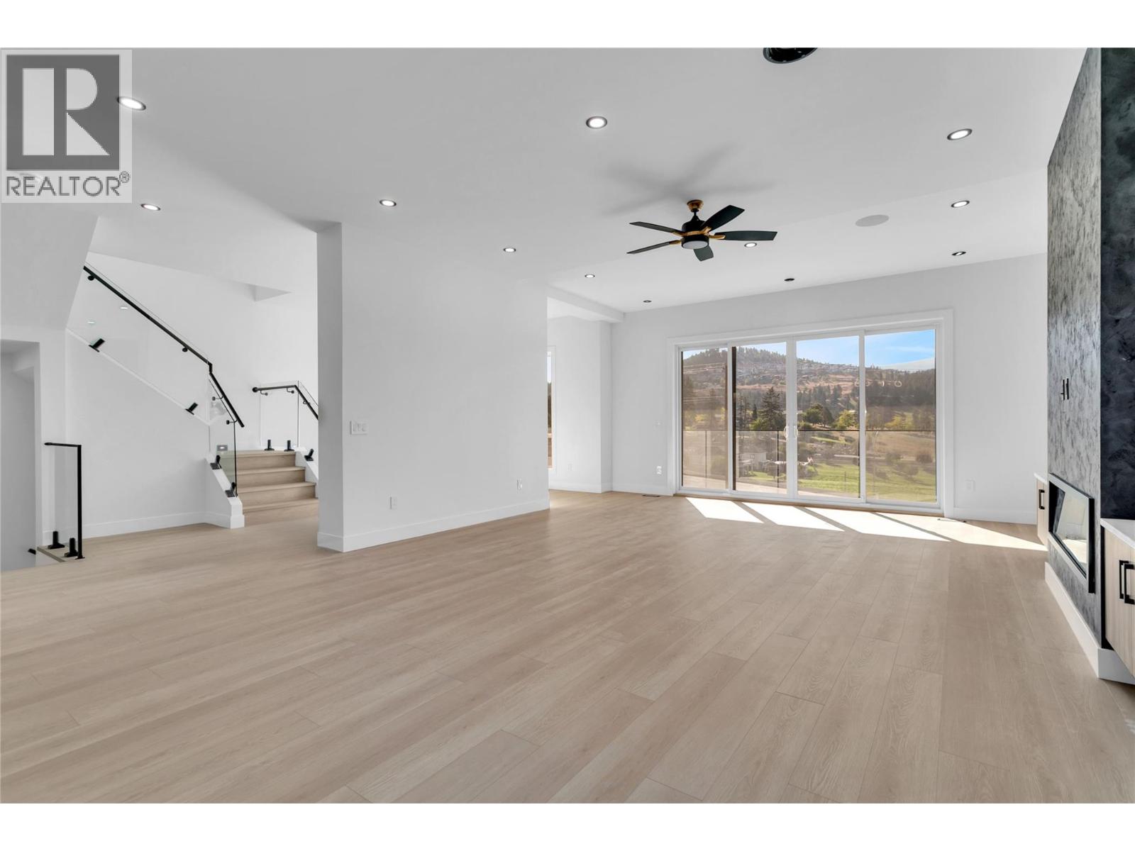 Picture for 1176 Hume  Avenue https://www.cirrealty.ca/reb/bc/9/10364109_13.jpg