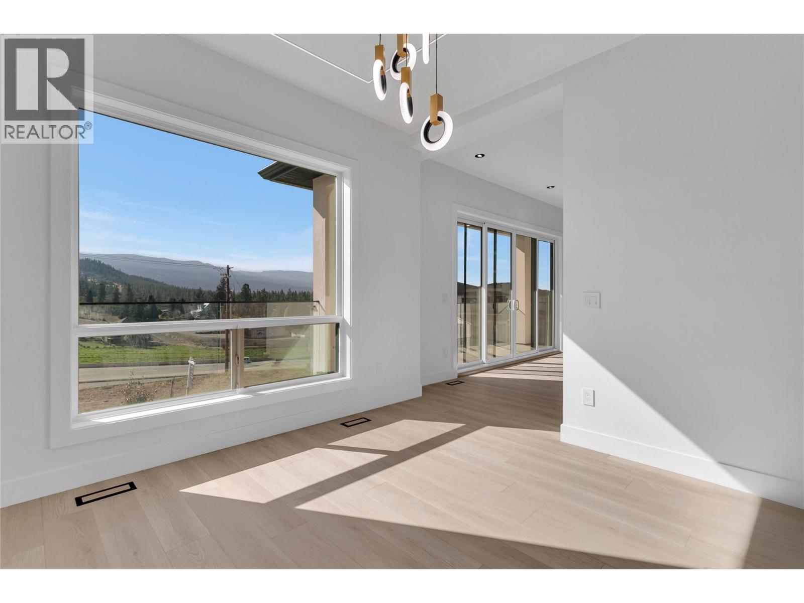 Picture for 1176 Hume  Avenue https://www.cirrealty.ca/reb/bc/9/10364109_17.jpg