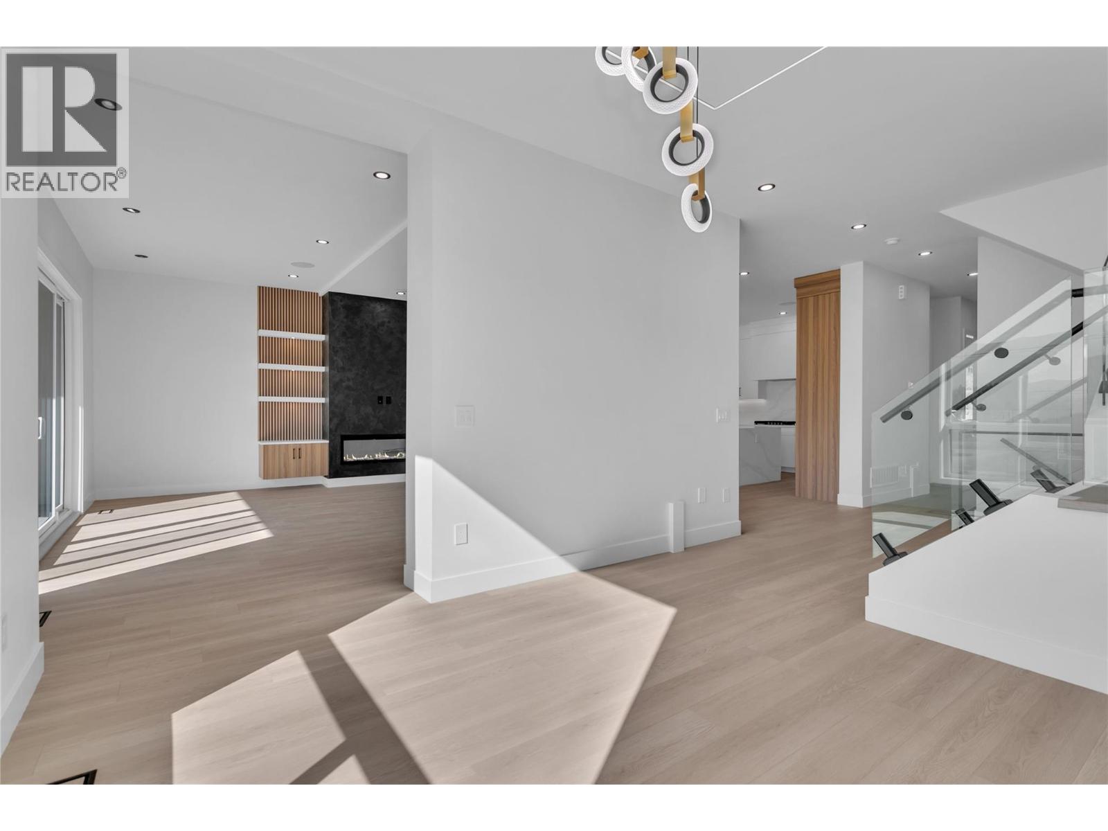 Picture for 1176 Hume  Avenue https://www.cirrealty.ca/reb/bc/9/10364109_18.jpg