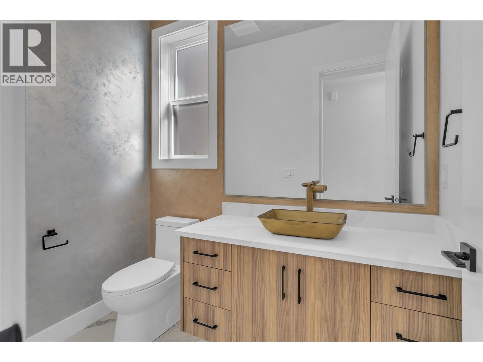 Picture for 1176 Hume  Avenue https://www.cirrealty.ca/reb/bc/9/10364109_19.jpg
