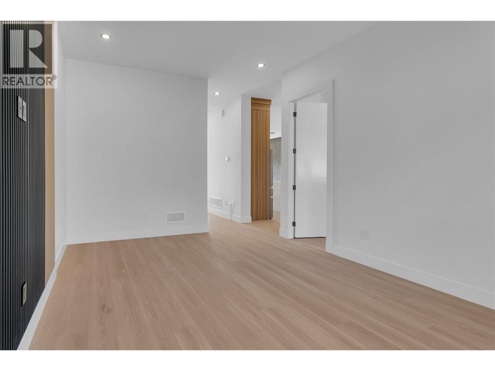 Picture for 1176 Hume  Avenue https://www.cirrealty.ca/reb/bc/9/10364109_21.jpg