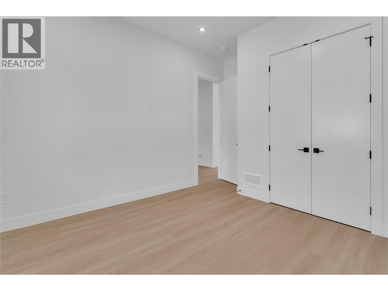 Picture for 1176 Hume  Avenue https://www.cirrealty.ca/reb/bc/9/10364109_23.jpg