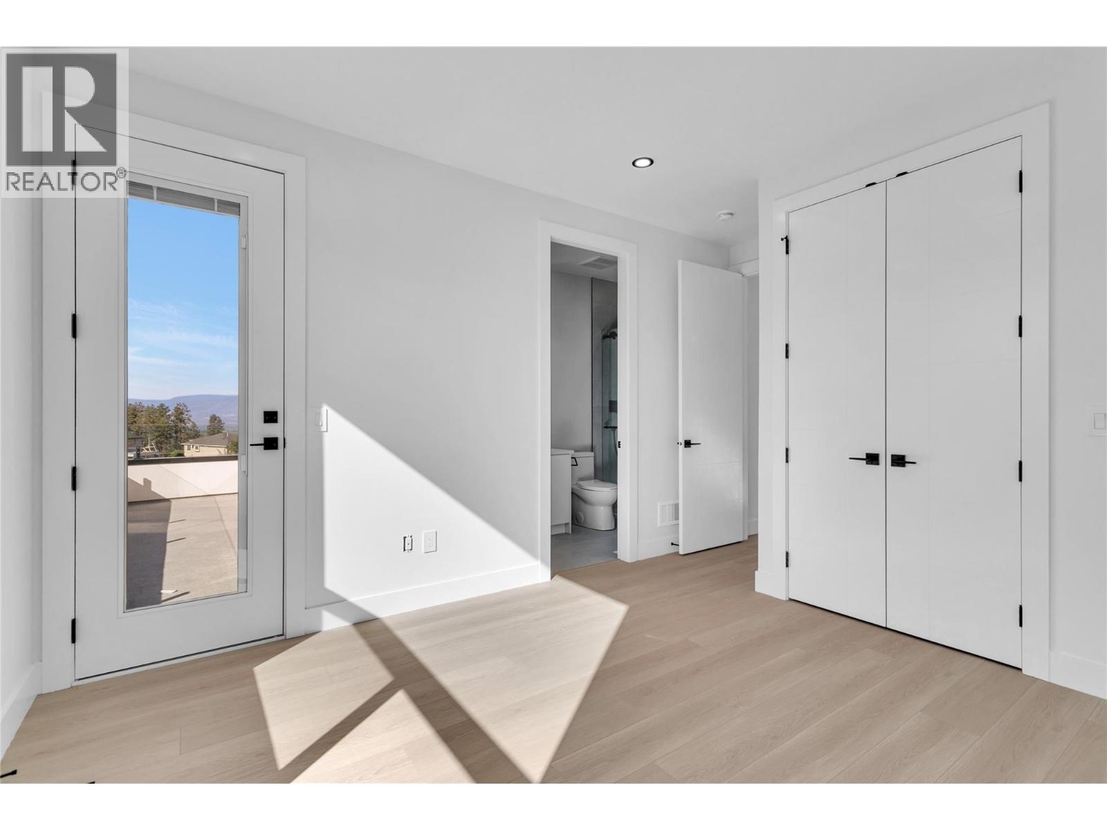 Picture for 1176 Hume  Avenue https://www.cirrealty.ca/reb/bc/9/10364109_32.jpg