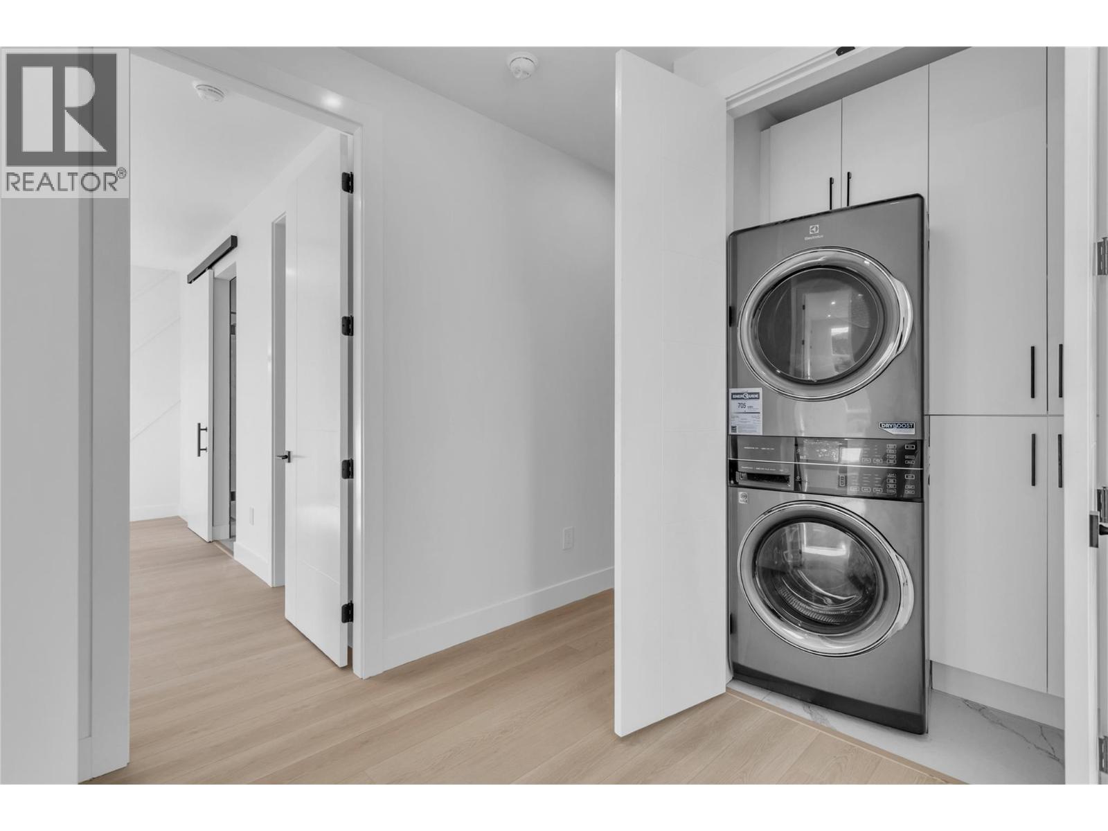 Picture for 1176 Hume  Avenue https://www.cirrealty.ca/reb/bc/9/10364109_36.jpg