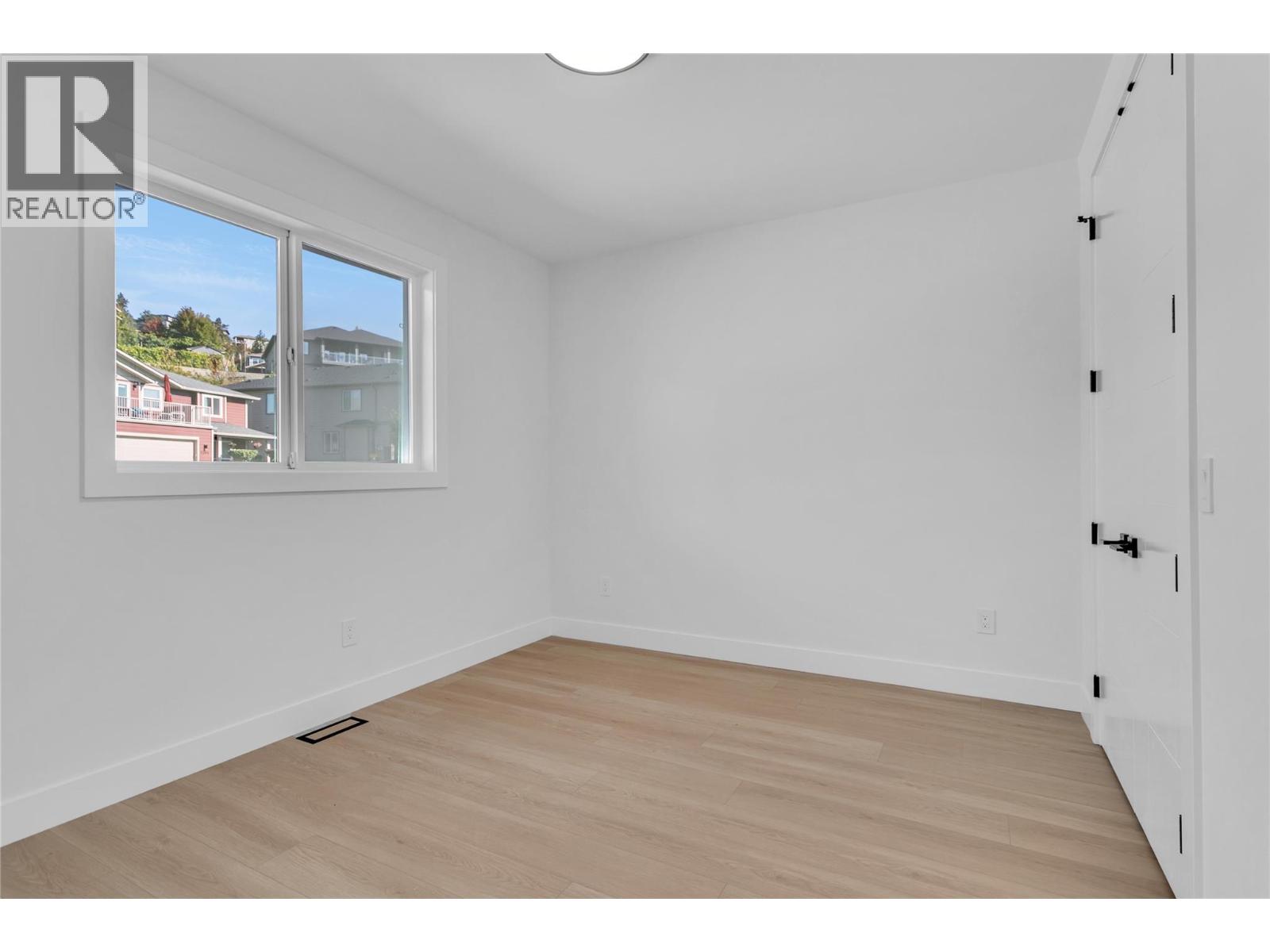 Picture for 1176 Hume  Avenue https://www.cirrealty.ca/reb/bc/9/10364109_37.jpg
