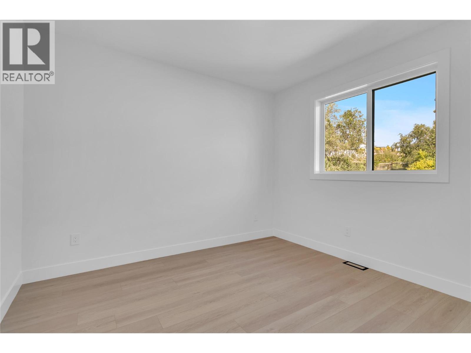 Picture for 1176 Hume  Avenue https://www.cirrealty.ca/reb/bc/9/10364109_40.jpg