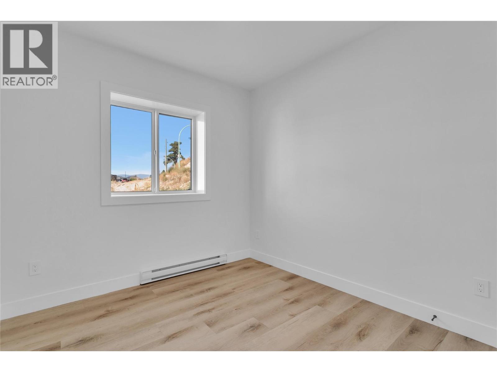 Picture for 1176 Hume  Avenue https://www.cirrealty.ca/reb/bc/9/10364109_47.jpg