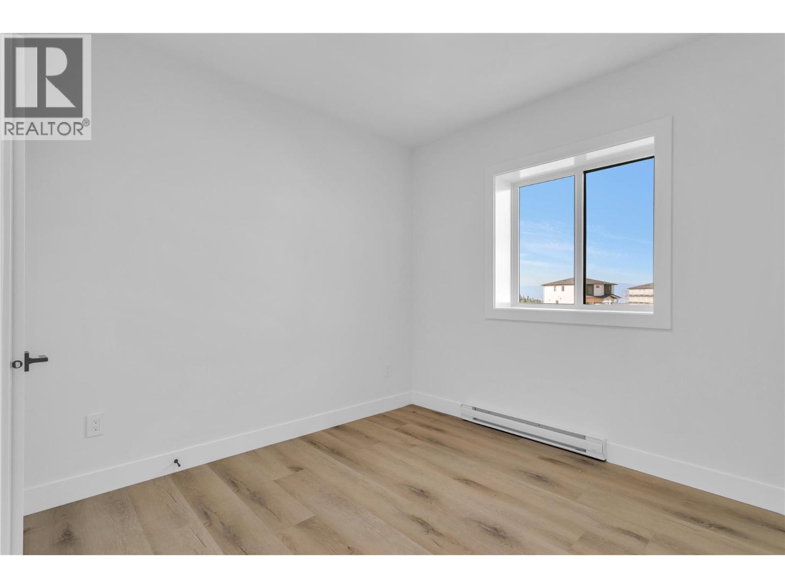 Picture for 1176 Hume  Avenue https://www.cirrealty.ca/reb/bc/9/10364109_50.jpg