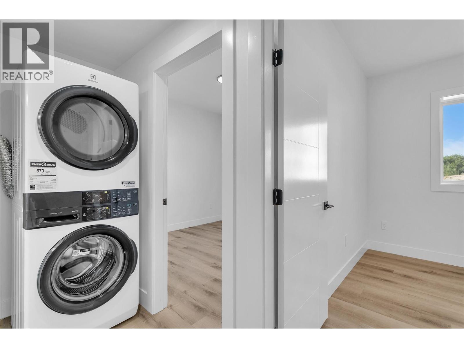Picture for 1176 Hume  Avenue https://www.cirrealty.ca/reb/bc/9/10364109_52.jpg