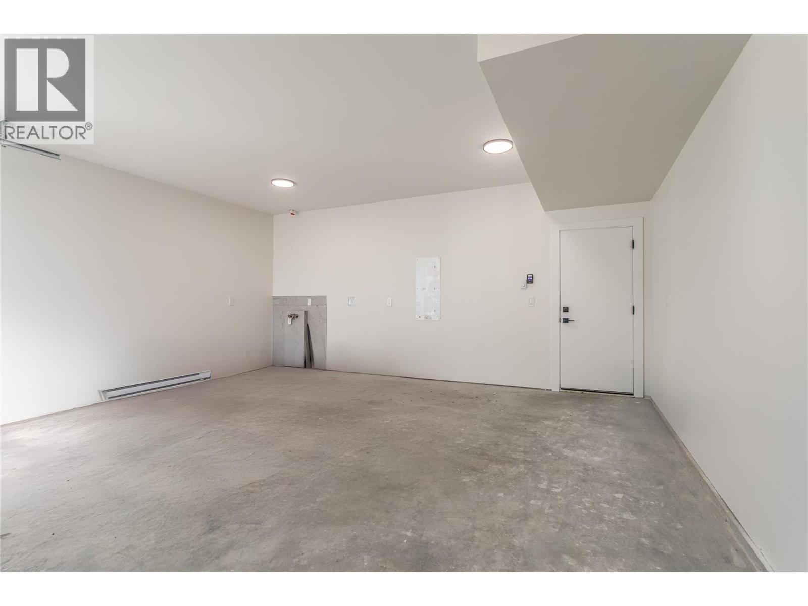 Picture for 1176 Hume  Avenue https://www.cirrealty.ca/reb/bc/9/10364109_54.jpg