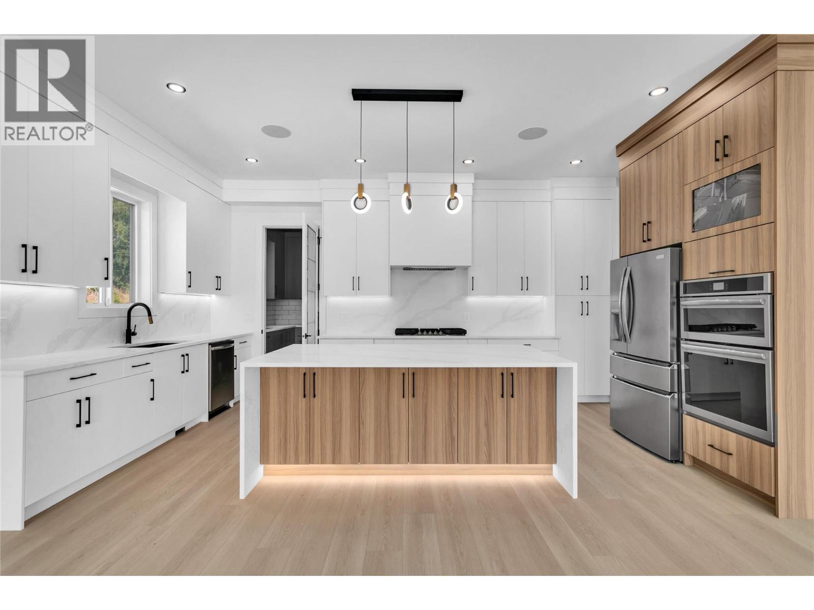 Picture for 1176 Hume  Avenue https://www.cirrealty.ca/reb/bc/9/10364109_6.jpg