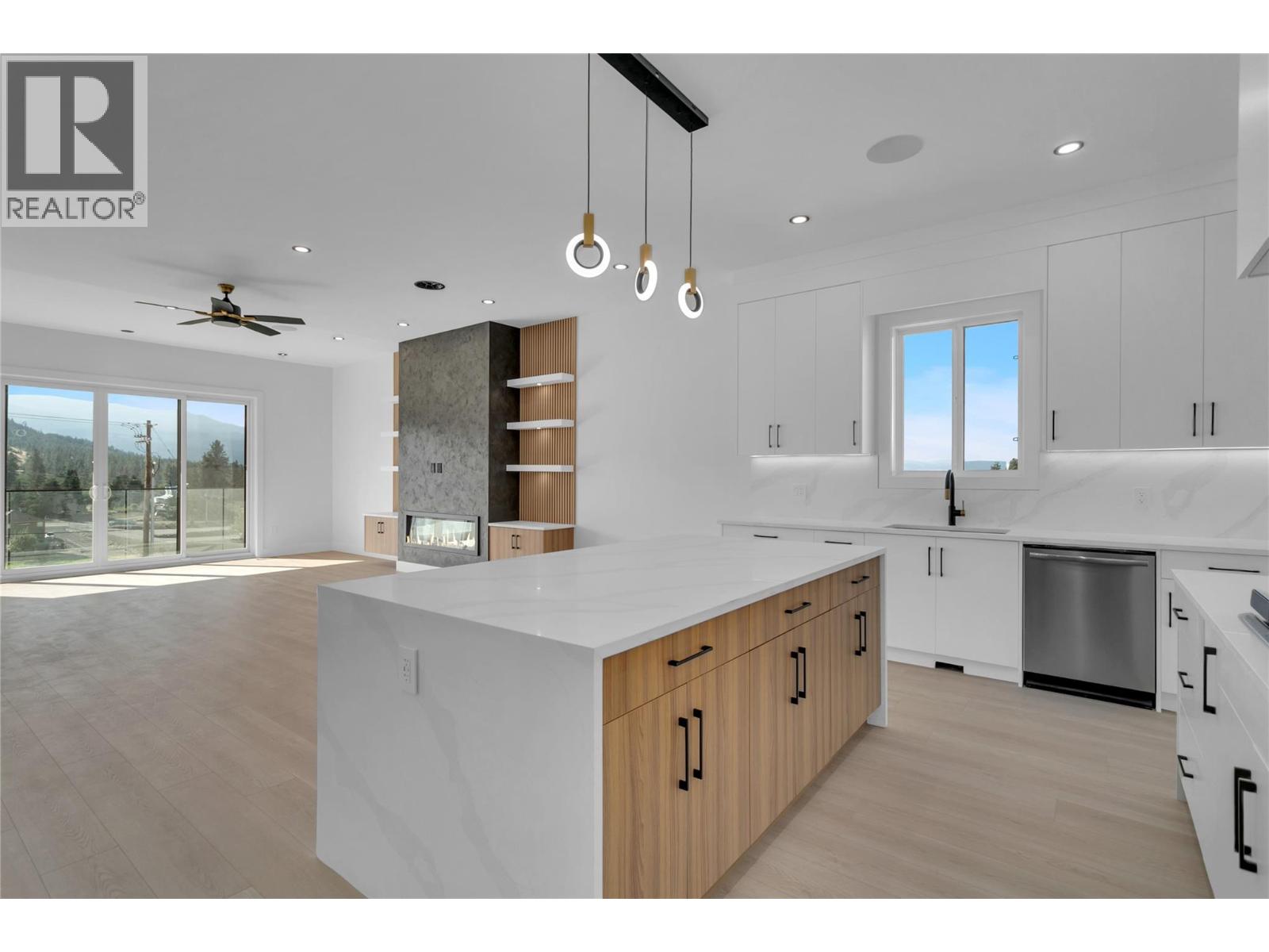 Picture for 1176 Hume  Avenue https://www.cirrealty.ca/reb/bc/9/10364109_8.jpg