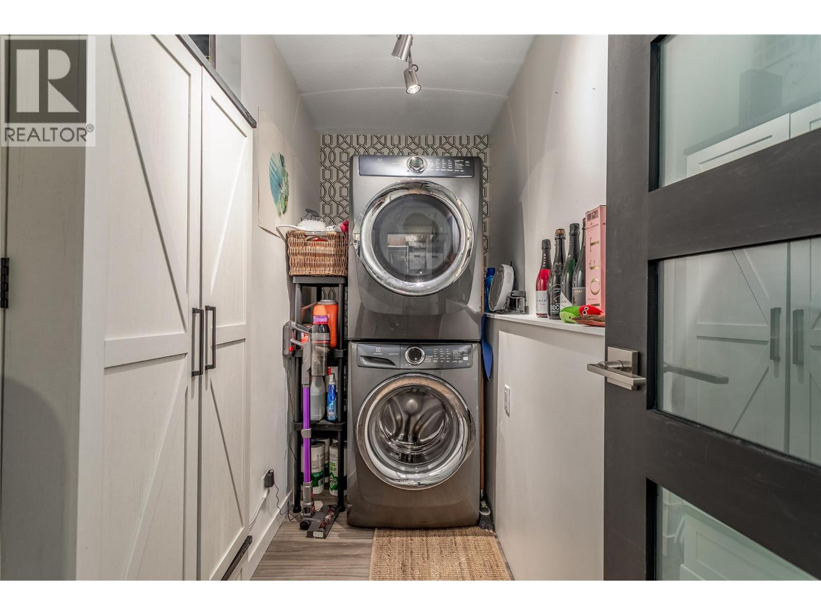 Picture for Unit #110, 1075 Bernard  Avenue https://www.cirrealty.ca/reb/bc/9/10364329_22.jpg