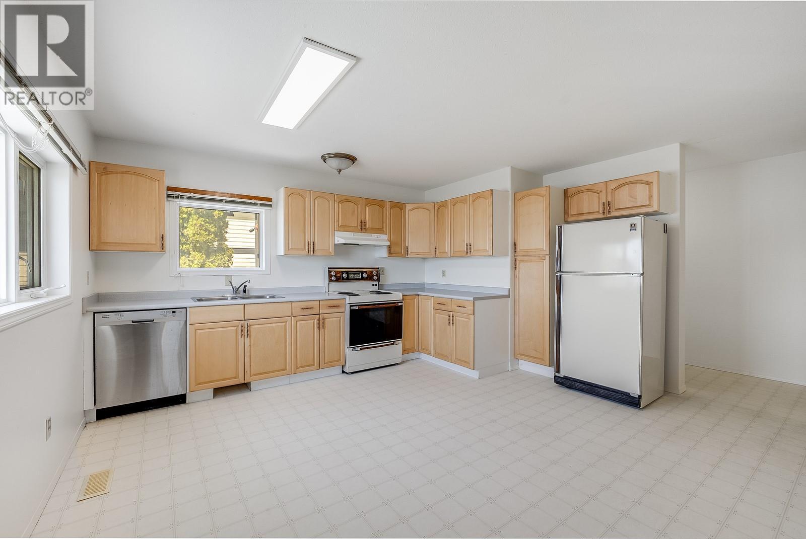 Picture for 457 Poplar Point  Drive https://www.cirrealty.ca/reb/bc/9/10364459_17.jpg