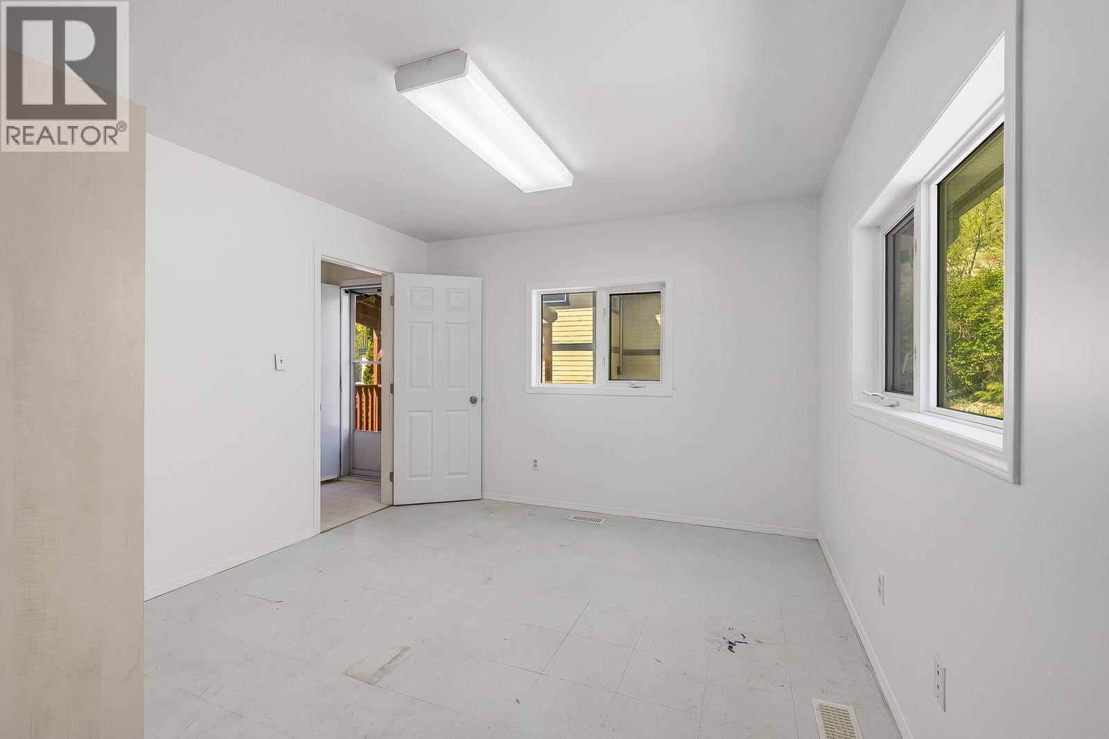 Picture for 457 Poplar Point  Drive https://www.cirrealty.ca/reb/bc/9/10364459_22.jpg