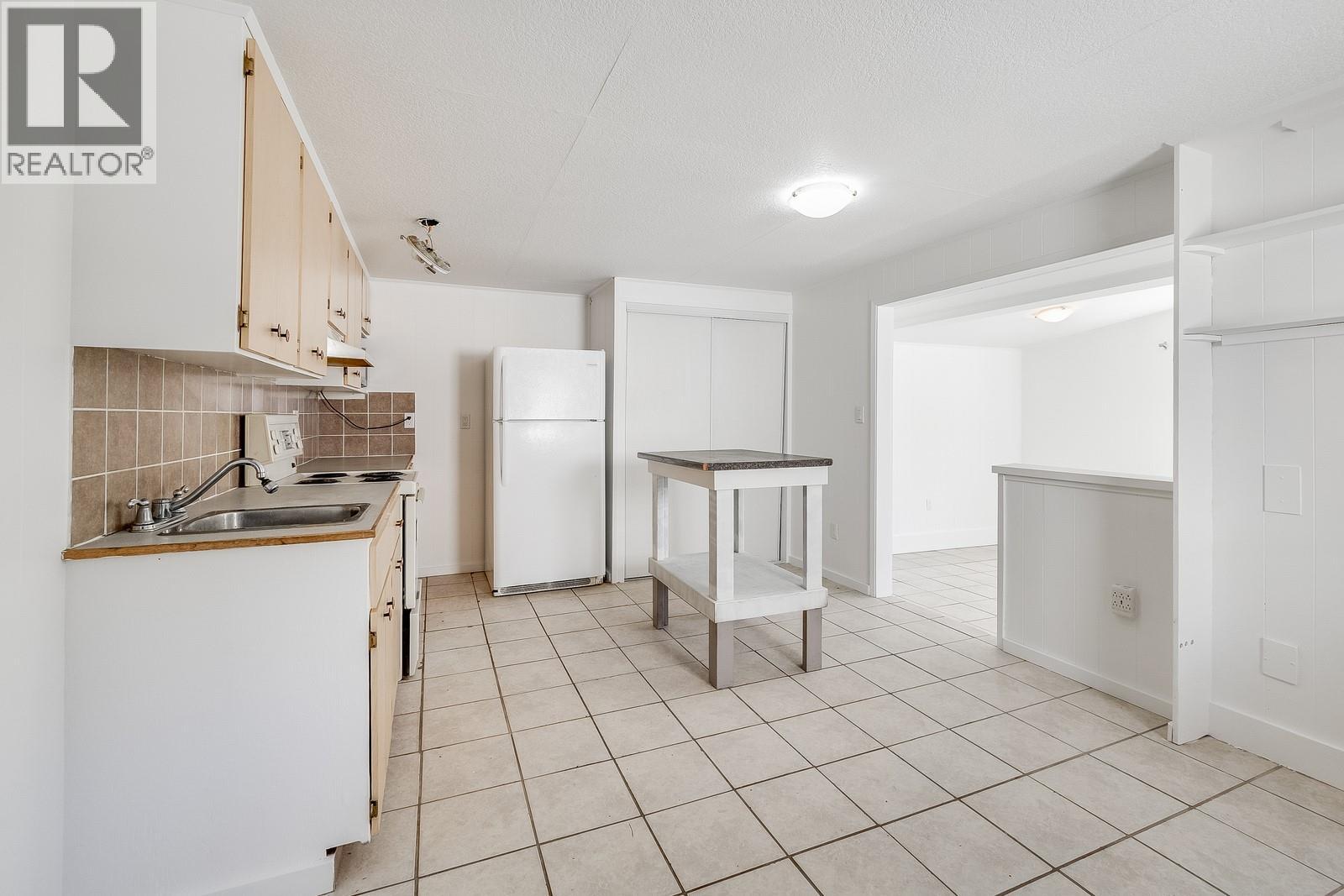 Picture for 457 Poplar Point  Drive https://www.cirrealty.ca/reb/bc/9/10364459_25.jpg