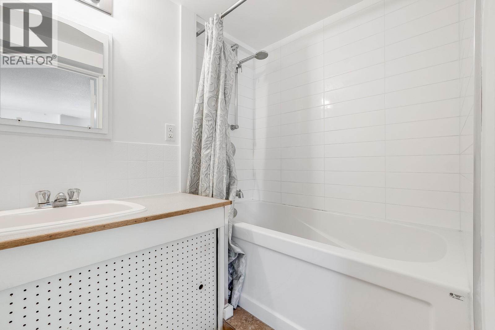 Picture for 457 Poplar Point  Drive https://www.cirrealty.ca/reb/bc/9/10364459_28.jpg