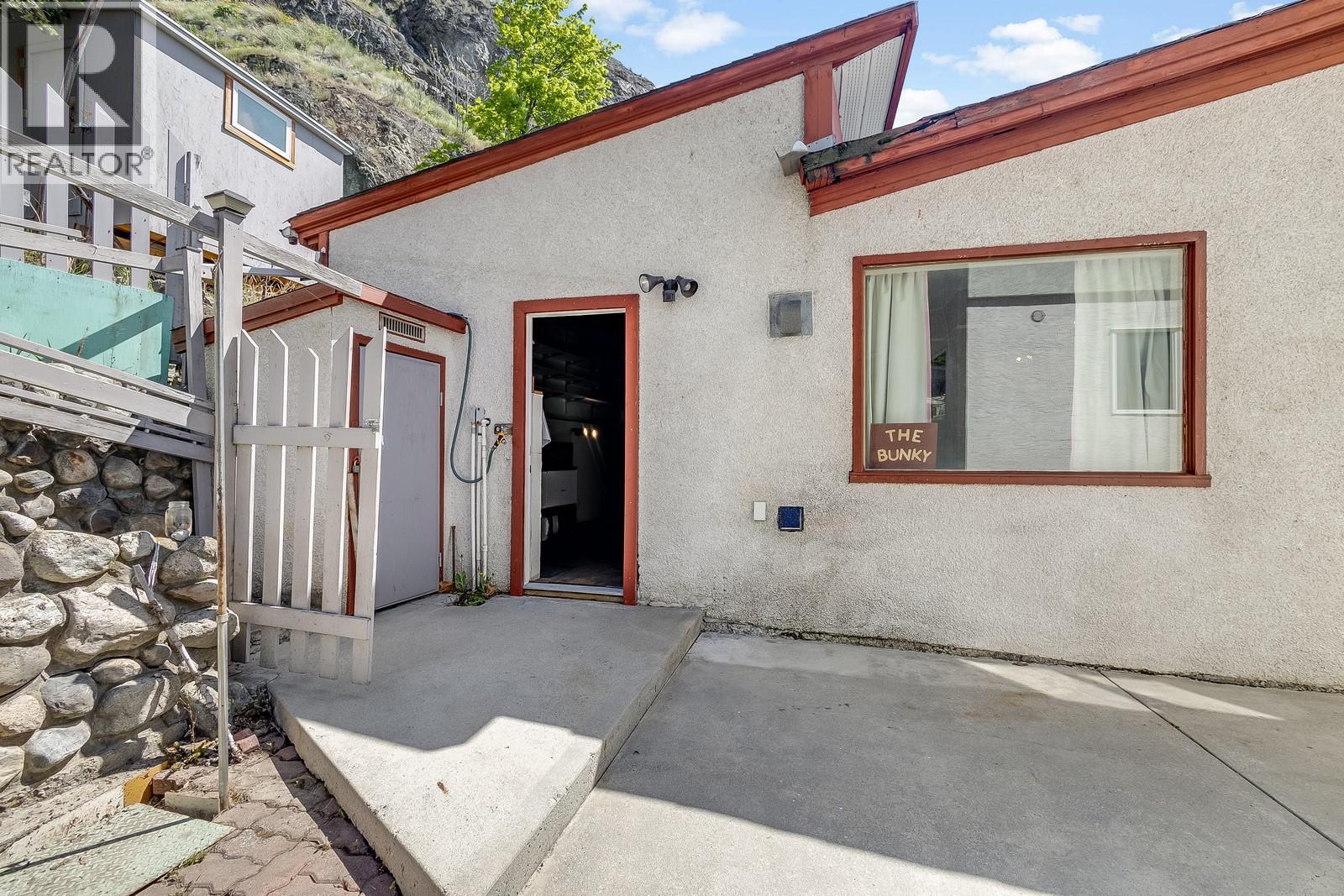 Picture for 457 Poplar Point  Drive https://www.cirrealty.ca/reb/bc/9/10364459_29.jpg