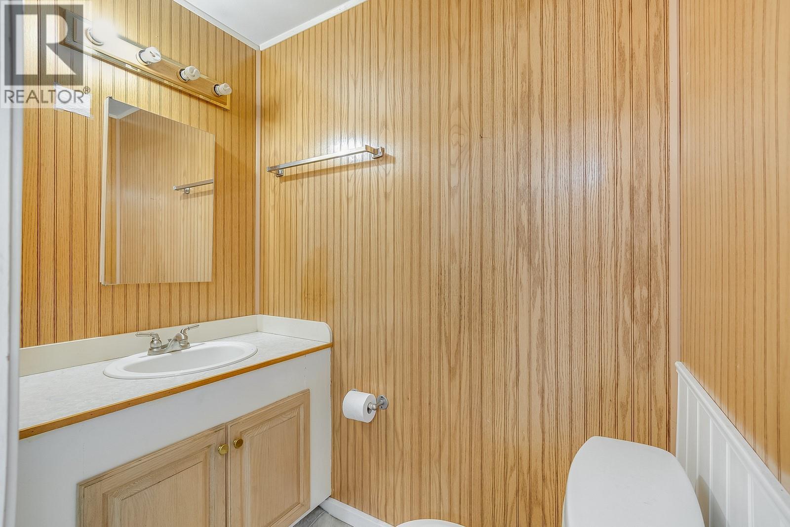 Picture for 457 Poplar Point  Drive https://www.cirrealty.ca/reb/bc/9/10364459_32.jpg