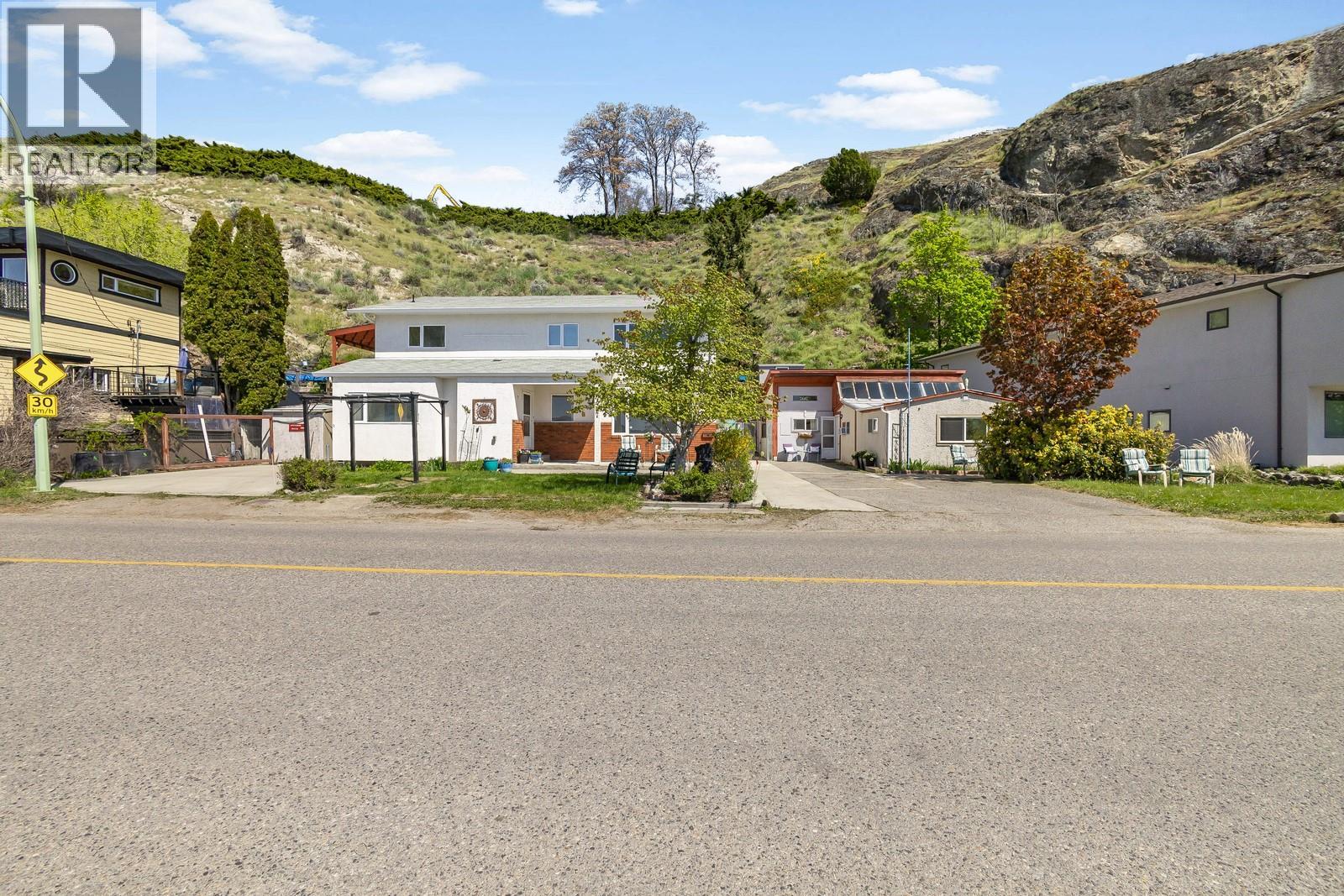 Picture for 457 Poplar Point  Drive https://www.cirrealty.ca/reb/bc/9/10364459_35.jpg