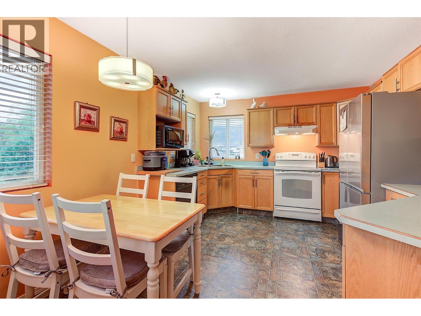 Picture for 213 Drysdale  Boulevard https://www.cirrealty.ca/reb/bc/9/10364539_11.jpg