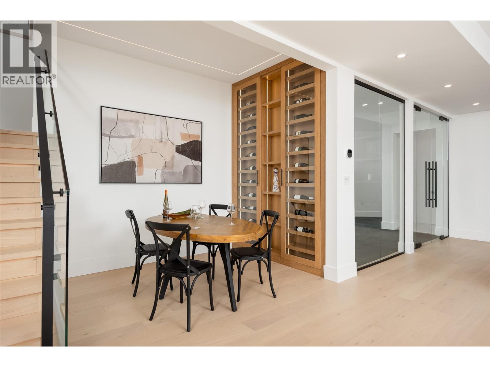 Picture for 1435 Vineyard  Drive https://www.cirrealty.ca/reb/bc/9/10364919_50.jpg
