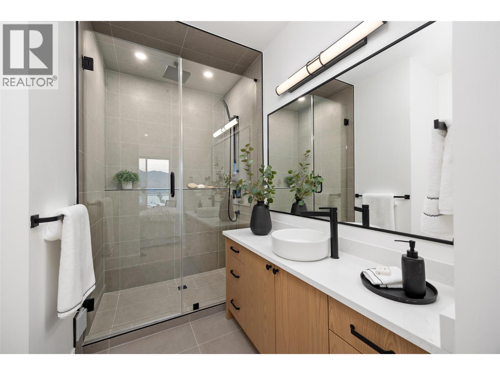 Picture for 1435 Vineyard  Drive https://www.cirrealty.ca/reb/bc/9/10364919_62.jpg