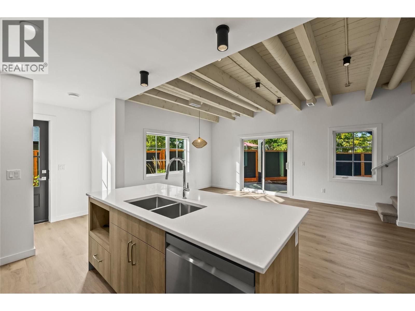 Picture for Unit #1, 2957 Conlin  Court https://www.cirrealty.ca/reb/bc/9/10364989_12.jpg