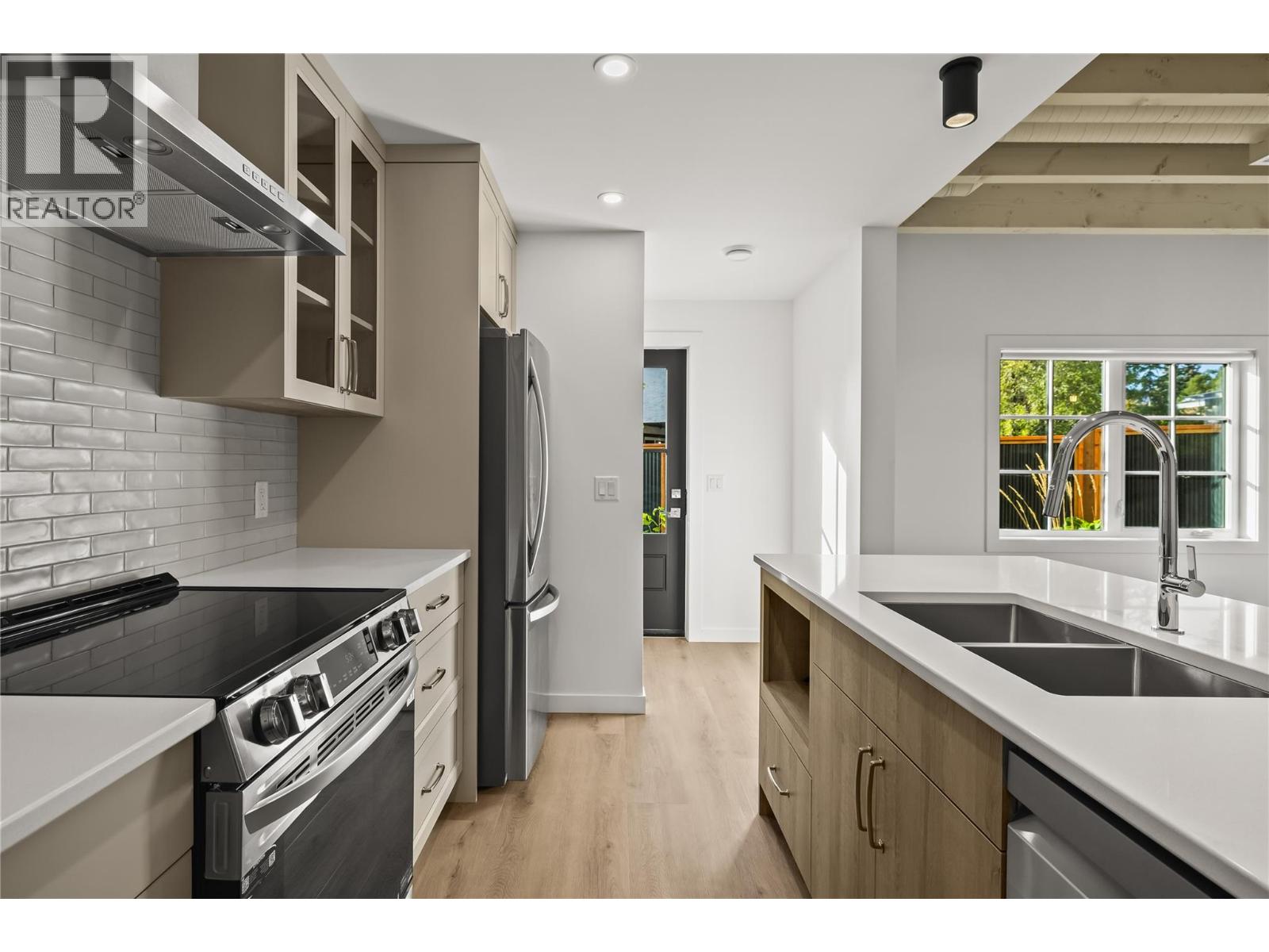 Picture for Unit #1, 2957 Conlin  Court https://www.cirrealty.ca/reb/bc/9/10364989_13.jpg