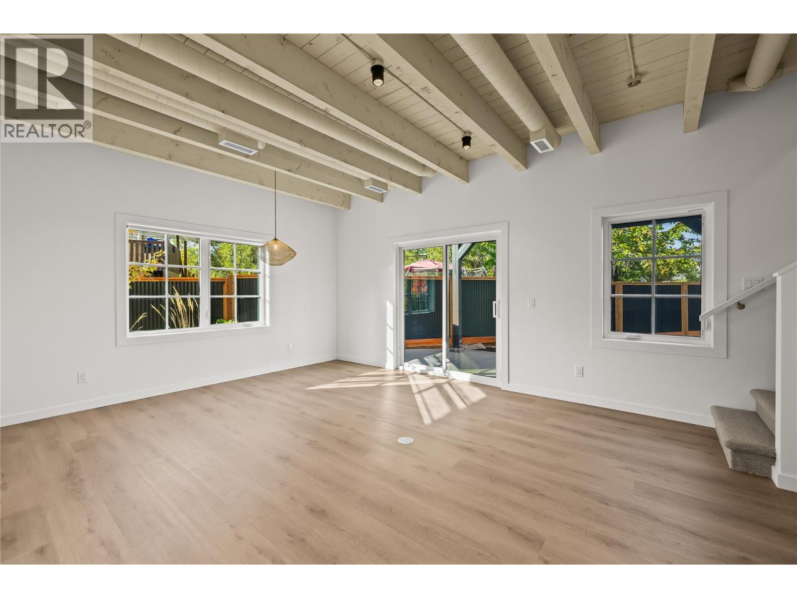 Picture for Unit #1, 2957 Conlin  Court https://www.cirrealty.ca/reb/bc/9/10364989_14.jpg