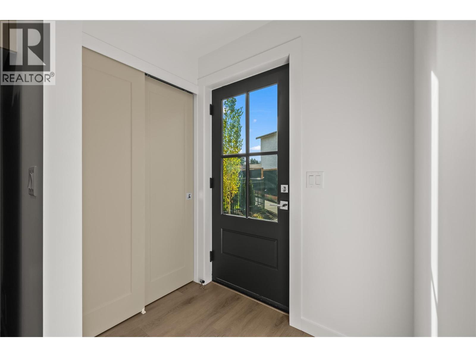 Picture for Unit #1, 2957 Conlin  Court https://www.cirrealty.ca/reb/bc/9/10364989_16.jpg