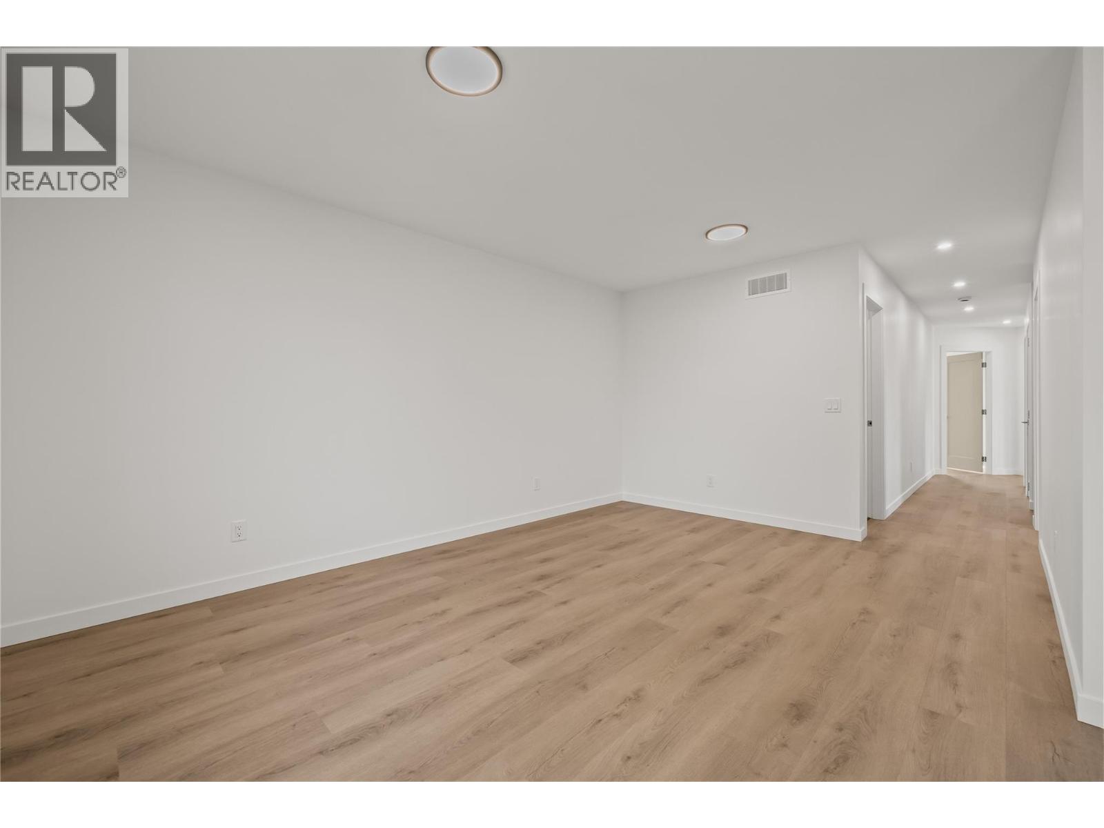 Picture for Unit #1, 2957 Conlin  Court https://www.cirrealty.ca/reb/bc/9/10364989_24.jpg