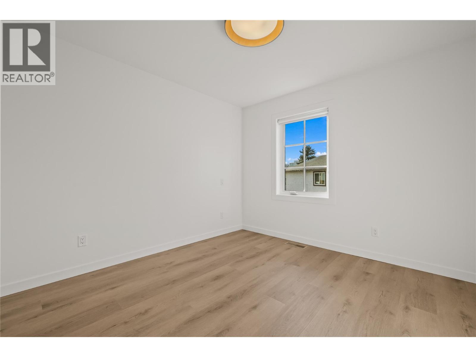 Picture for Unit #1, 2957 Conlin  Court https://www.cirrealty.ca/reb/bc/9/10364989_31.jpg