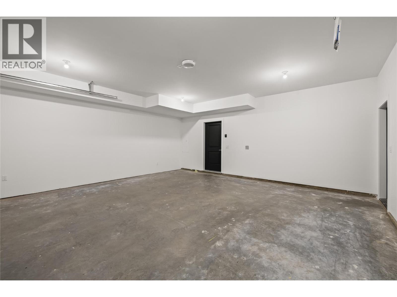 Picture for Unit #1, 2957 Conlin  Court https://www.cirrealty.ca/reb/bc/9/10364989_37.jpg