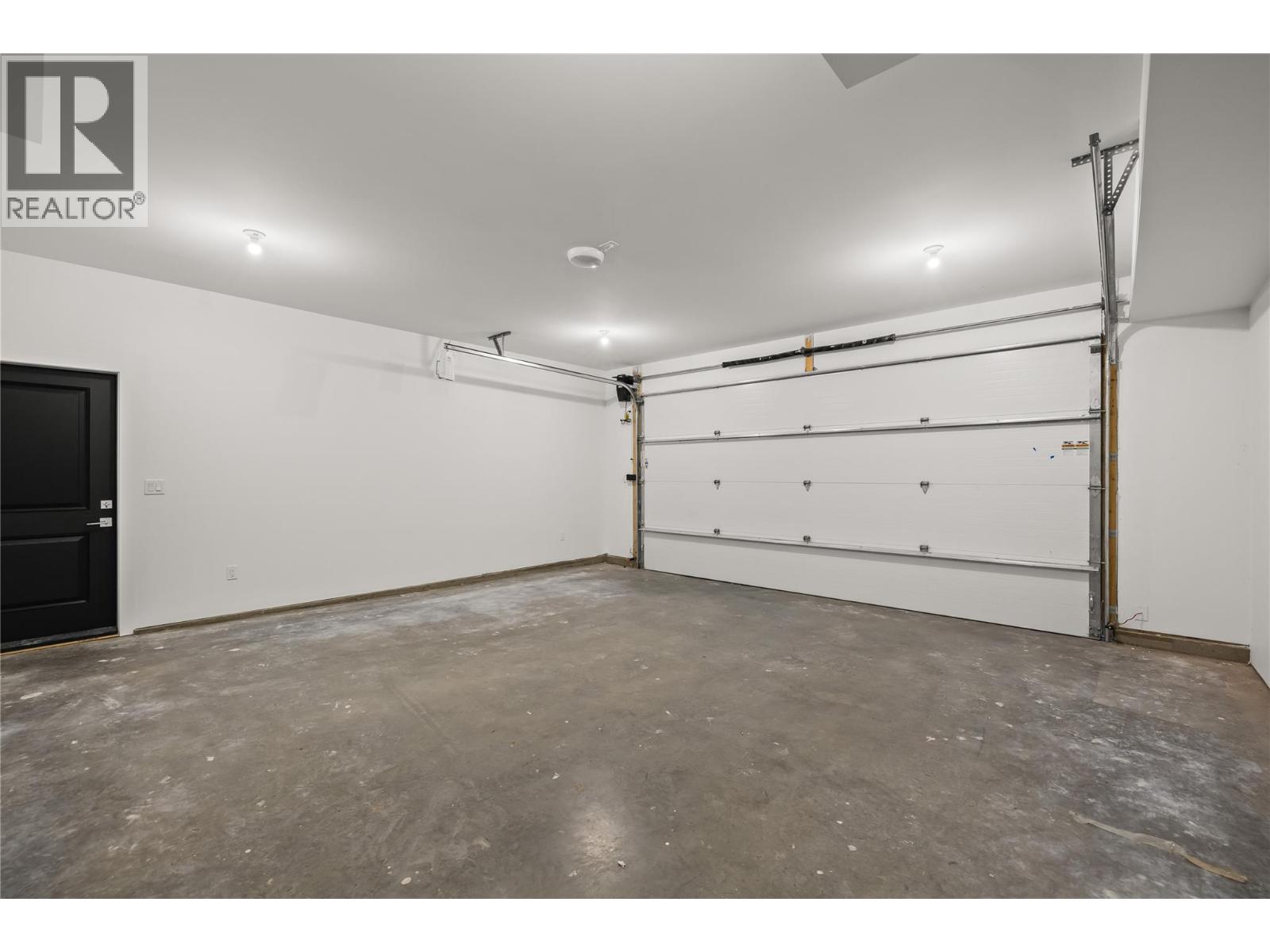 Picture for Unit #1, 2957 Conlin  Court https://www.cirrealty.ca/reb/bc/9/10364989_38.jpg