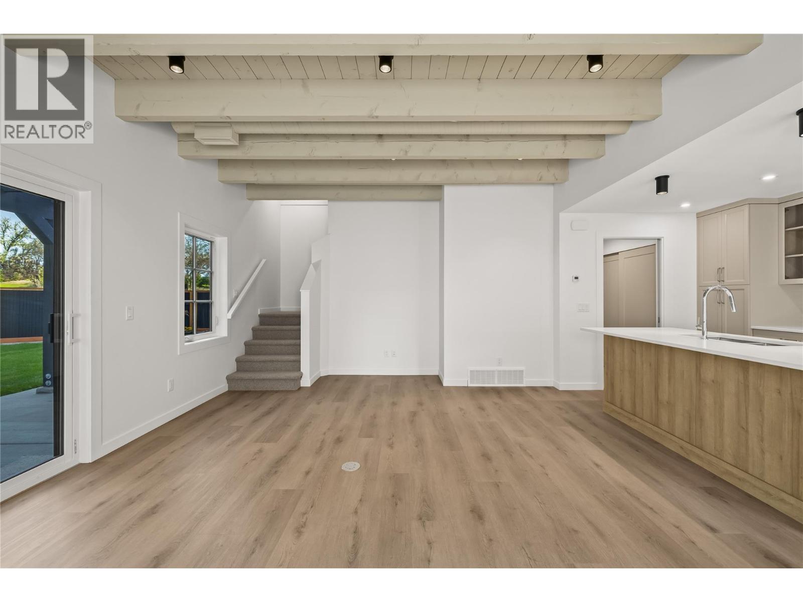 Picture for Unit #1, 2957 Conlin  Court https://www.cirrealty.ca/reb/bc/9/10364989_8.jpg