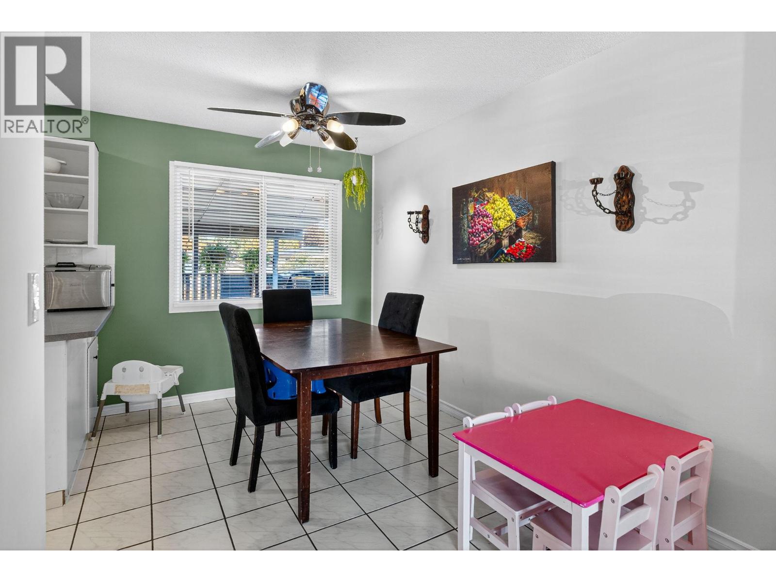 Picture for 250 Benchview  Road https://www.cirrealty.ca/reb/bc/9/10365219_10.jpg